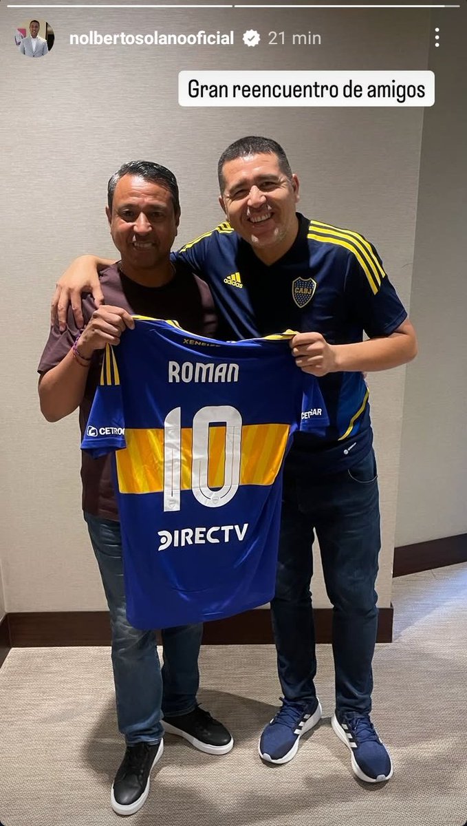 la12tuittera's tweet photo. 💙💛💙 El REENCUENTRO entre Juan Román #Riquelme y el 'Ñol' Nolberto #Solano. 👏👏👏 https://t.co/sgTGb9pXE8