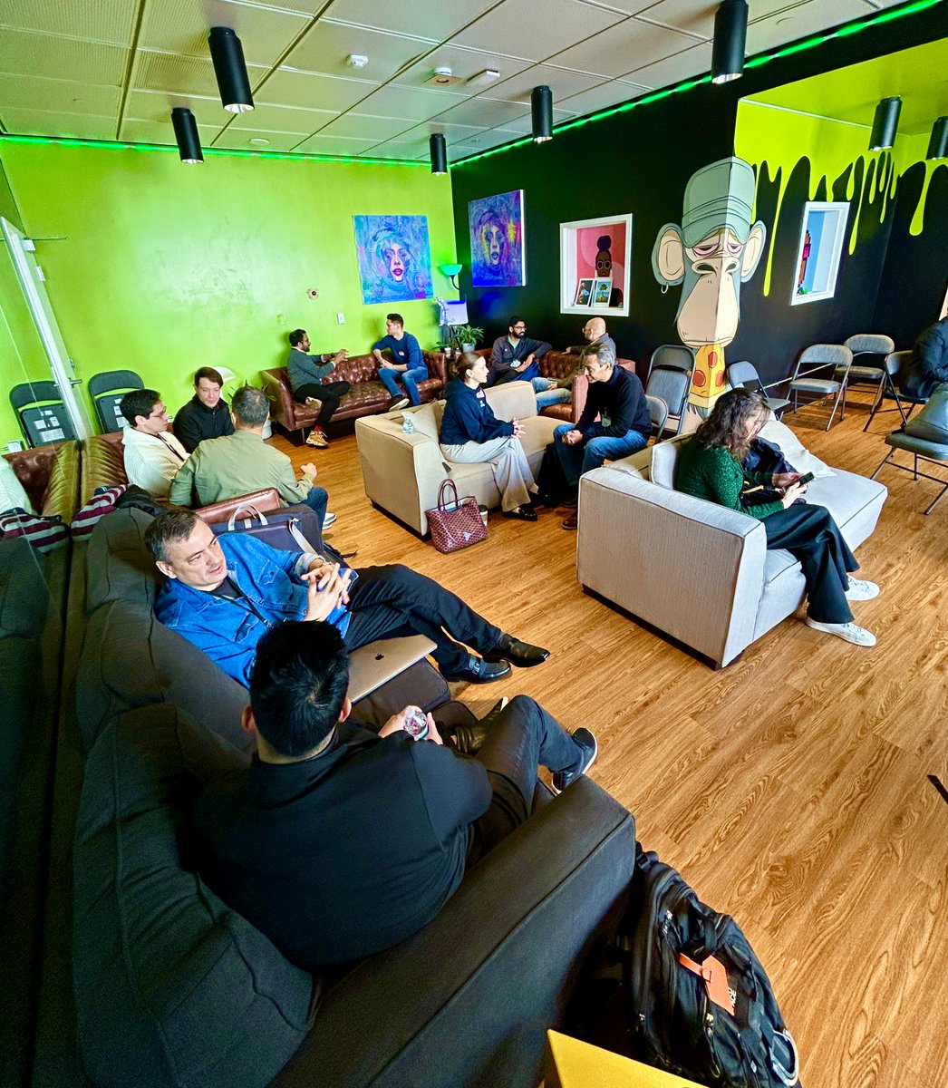 foundersvillge's tweet image. #TechWeekend Highlights: VC Office Hours 🚀

At our January Tech Weekend, we introduced VC Office Hours, and the results were incredible! 🎉

✅ 10 VCs took one-on-one meetings with founders
✅ Each VC held 8-10 meetings, each lasting 15 minutes
✅ In just 4 hours, we facilitated…