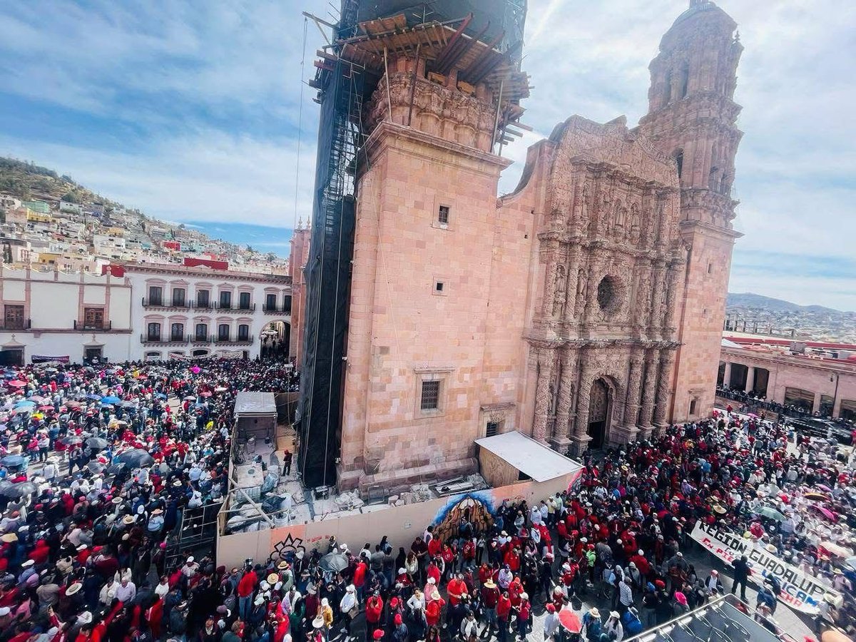 NoemiLuna_Zac's tweet photo. ¡Maestros estamos con ustedes!

Más de 25 mil maestras y maestros se manifestaron hoy en #Zacatecas por falta de pago de su salario.

No cabe duda; Morena destruye lo que toca. https://t.co/nFeMLVsNGf