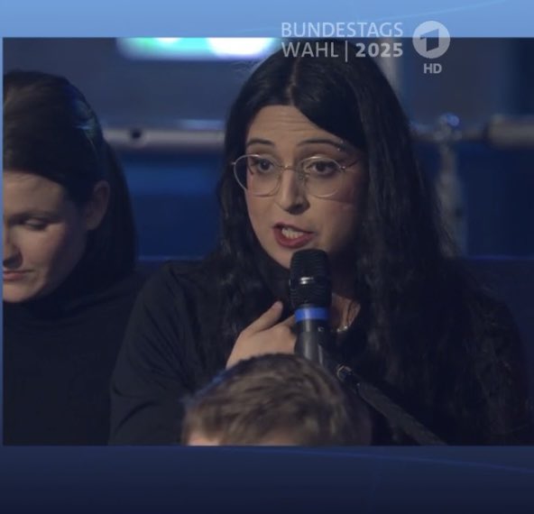 Ich möchte nochmal auf das zurückkommen, was diese junge Dame gesagt hat, weil ich finde, dass wir viel zu oft über derartige Frechheiten von Menschen mit gewissem Migrationshintergrund hinwegsehen. 

Wenige Wochen nachdem ein Afghane ein zweijähriges Kind und einen Mann