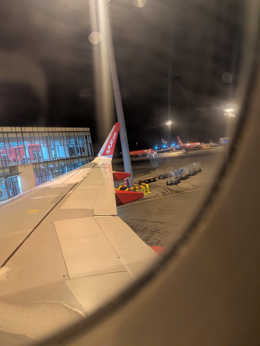 Safely landed in Iceland after our little delay...
🇮🇸😴