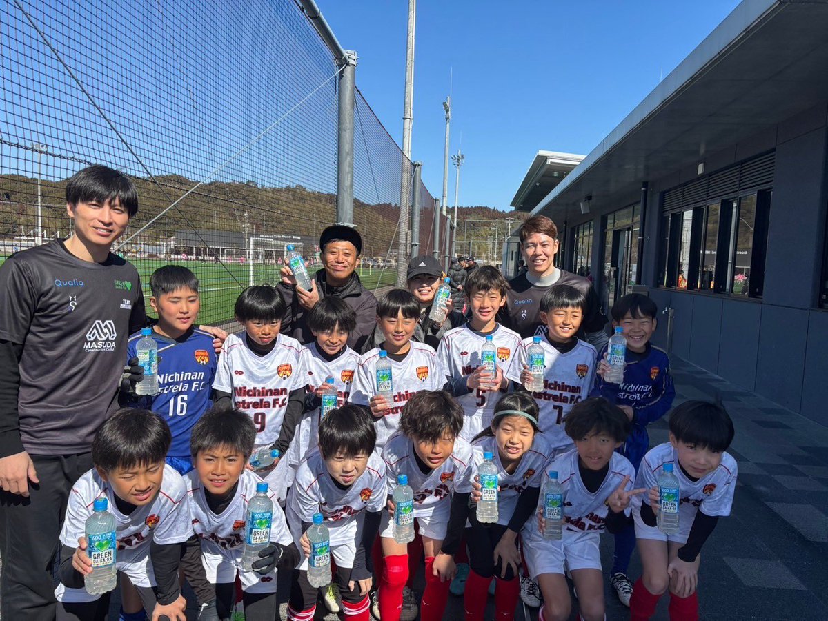 ＃teamみやざき が宮崎県新富町で#インターナショナルフェスティバル2025予選大会を開催し、多くの子供たちが全力でサッカーと向き合ってくれました。

サントリー様からグリーンダカラの提供をいただき、水分補給しながら取り組むことができました。

#PR
#サントリー
#グリーンダカラ
#teamみやざき
