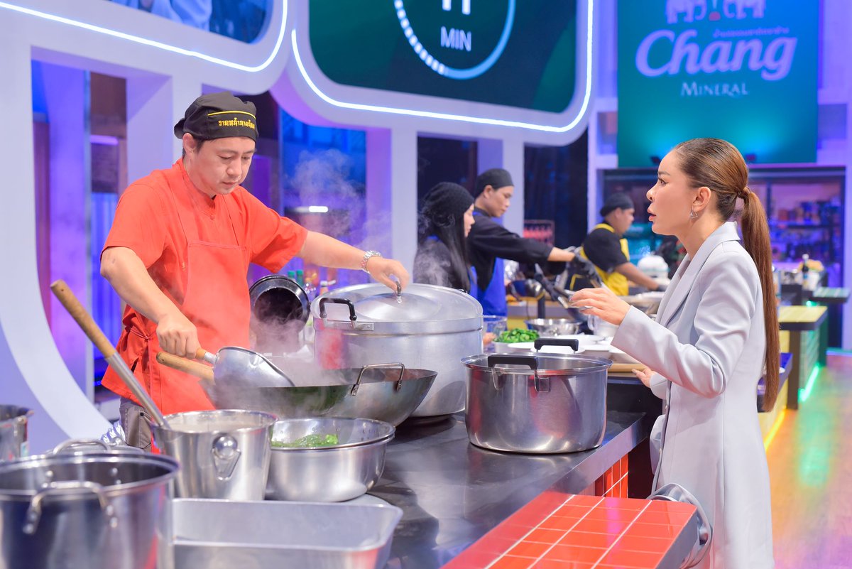 Ch7HD's tweet photo. เมนูระดับตำนาน ! #TheSpoon ช้อนทองคำ 2025 Presented By น้ำแร่ธรรมชาติตราช้าง อร่อยเด็ดกับเมนู #ราดหน้า จาก 4 ร้านดัง ศุกร์ที่ 21 ก.พ.นี้ เวลา 18.00 น.ทางช่อง 7HD หรือทาง Facebook LIVE: Ch7HD และ The Spoon https://t.co/l6CRfNadtO