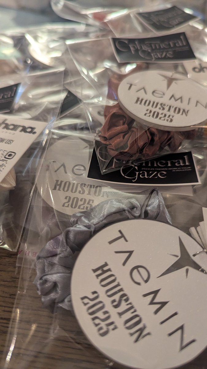 MaryChikani's tweet photo. Hi Everyone. I’ll be giving out freebies for Taemin Ephemeral Gaze Tour concert in Houston tomorrow! 

I hope I can see you! 🥺❤️

#TAEMIN_WORLD_TOUR #taeminworldtour  #Ephemeral_Gaze_in_houston #Ephemeral_Gaze_in_Chicago https://t.co/NPiZq8dT7q