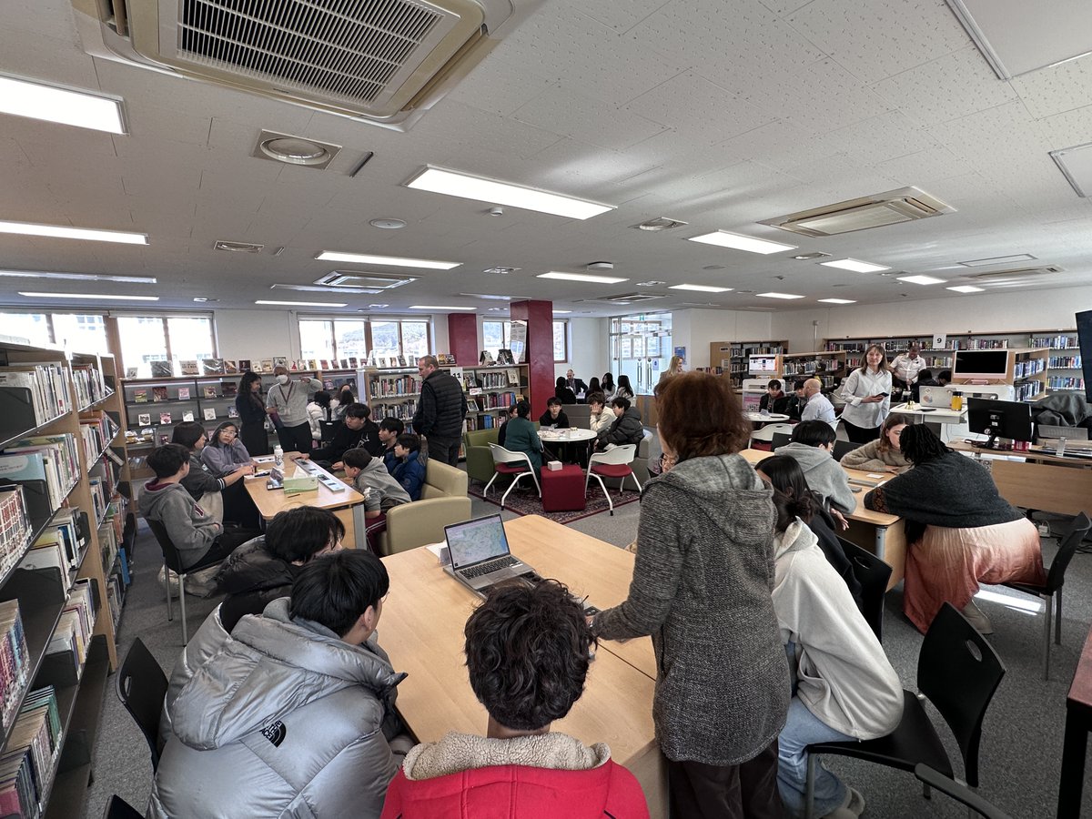 ISBLearning's tweet image. Our #LivingLibrary event, &apos;I Am the Story,&apos; held during Home &amp;amp; Family Languages Week, was a wonderful experience for students &amp;amp; storytellers alike, as we enjoyed tales from across the globe, proving you really can&apos;t judge a book by its cover. #ISBLearning #ISB #부산국제외국인학교