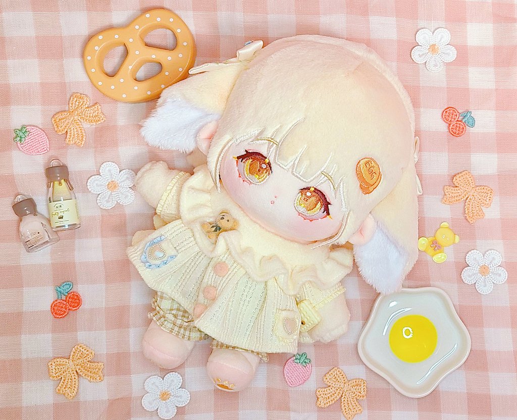 akari64305's tweet photo. レーラ様（@Layla_Dolls）のJPGOにて、@RANG_329様の 雞蛋糕 (egg pancake)ちゃんをお迎えさせていただきました🥞
全体的な色合いとキラキラしたお目々が可愛いです💛
髪の毛のふわふわの手触りも最高です💖
リボンの刺繍も細かくて綺麗で感動しました✨
この度はおとりまとめありがとうございました🙏 https://t.co/vuhOyGiJ7J
