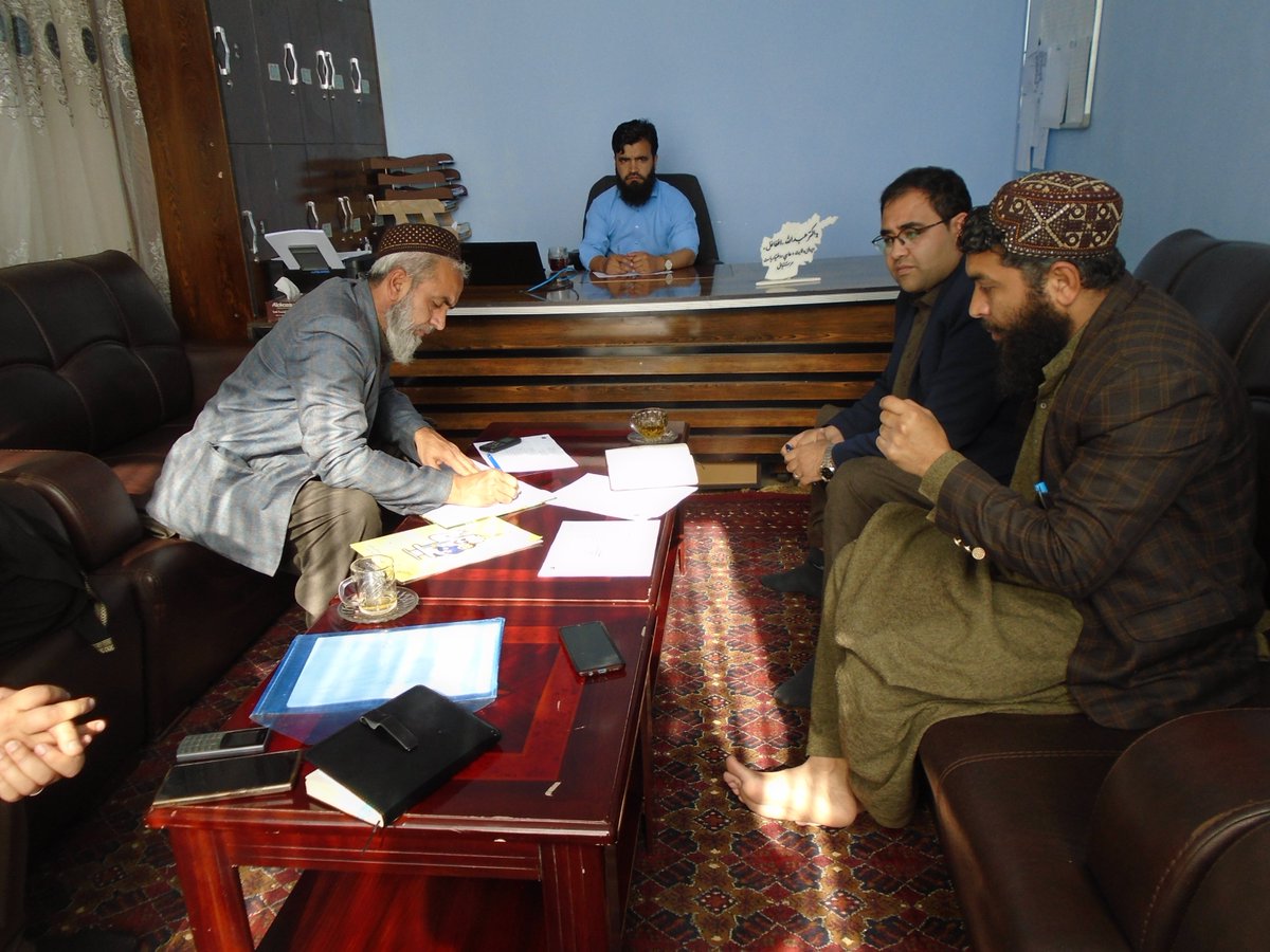 جلسه سب کمیته معافیت کتلوی ریاست صحت عامه ولایت پروان به رهبری محترم دوکتور عبدالله افغانمل معاون صحت عامه وکارمندان بخش معافیت کتلوی دایرگردید وروی موضوعات جلسه بحث های همه جانبه صورت گرفت ومعاون صحت عامه تاکید بالای ارایه عرضه خدمات صحی باکیفیت برای باشنده گان ولایت پروان شدند