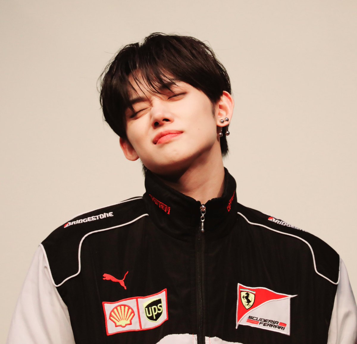yeonjunHD's tweet photo. these pictures of yawnzzn 🤯 https://t.co/s8dHtjgo1B