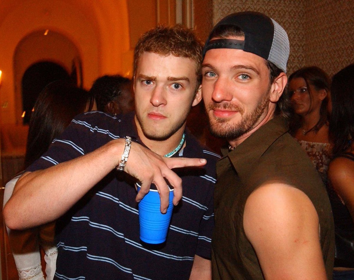 y2kpopart's tweet photo. Justin Timberlake and JC Chasez, 2002 https://t.co/W7rwr9XOB1