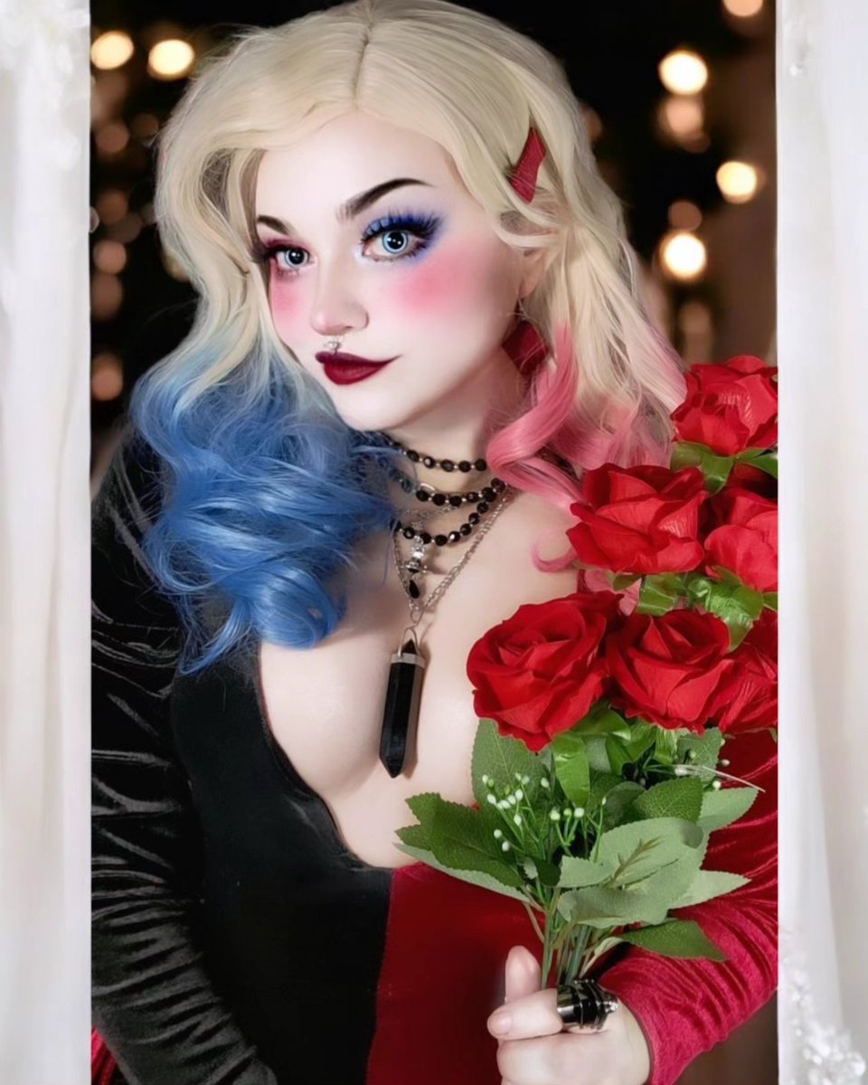 DarkittieA's tweet image. Tnx 4 the roses, Red 💖💖✨️
.
#HarleyQuinn #animatedseries  #dcuniverse  #cosplay