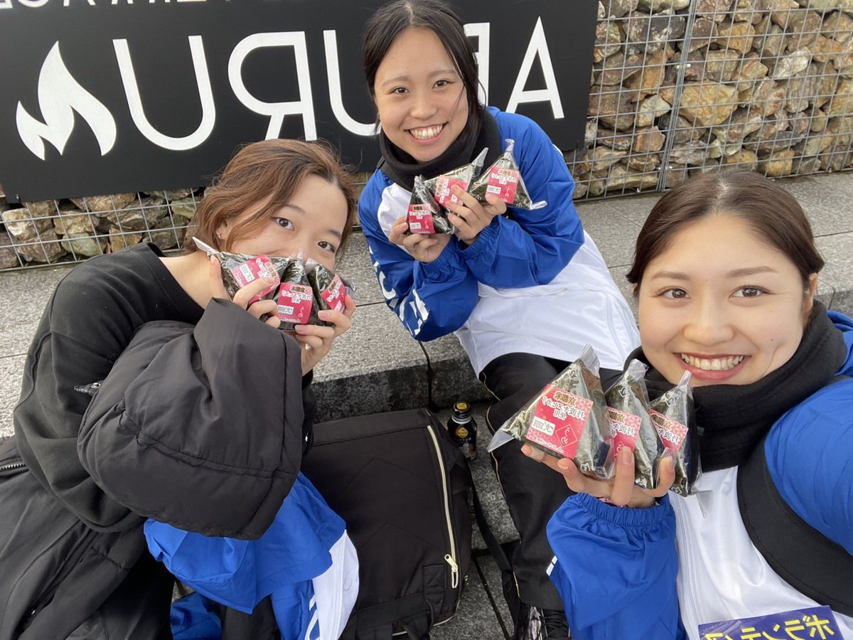 swiftrunner2005's tweet photo. 2025年2月16日　ボランティア💪

番外編となりますが、京都マラソンのボランティアに3名で参加してきました！

荷物渡しの担当だけなのにずーっと忙しかったです🫠
次の日は筋肉痛で16時に起きました☀️

想像の732倍くらい大変でした。マラソン出る人は一回参加しましょう😤
ありがたみがわかります！ https://t.co/krWWVH35WA