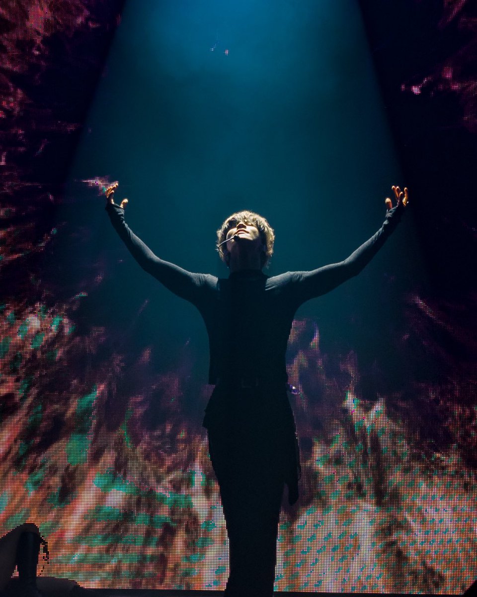 veneratum's tweet photo. taemin in chicago photographed by ian storck. love the drama of these.. https://t.co/9xWfzkLrXC