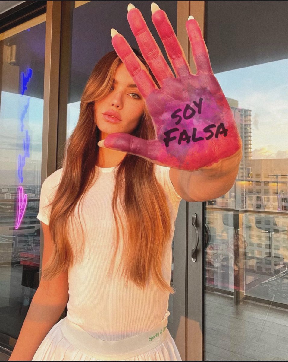 solodimeAlana's tweet photo. Ahora la falsa feminista y disque amiga de la #CristinaPorta muere por pertenecer al #TeamAgua pq sabe que ese barco 🚤TEAM🔥va a terminar como el titanic 🚢 PAL FONDO‼️en donde casualmente pertenece mi BAMBINO #LucaOne17F 🤔

#LCDLFAIlStars 
#LCDLF5 
#LCDLF
#telemundorealities https://t.co/rnF0W766VW