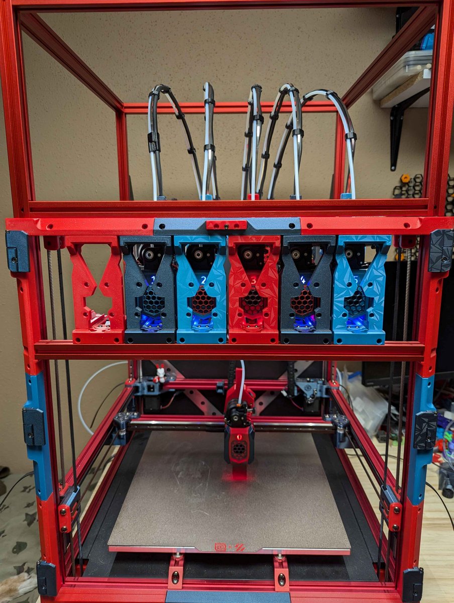 traxman25's tweet image. My latest #StealthChanger build finally has all 6 tools alive. Build on an @LDOMOTORSJASON V2.4 350 kit with some secret hardware, @West3DPrinting Ambrosia Galaxy ASA and @Polymaker_3D forbidden ABS Neptune from @AJAX_3D. Lets make some bit things!