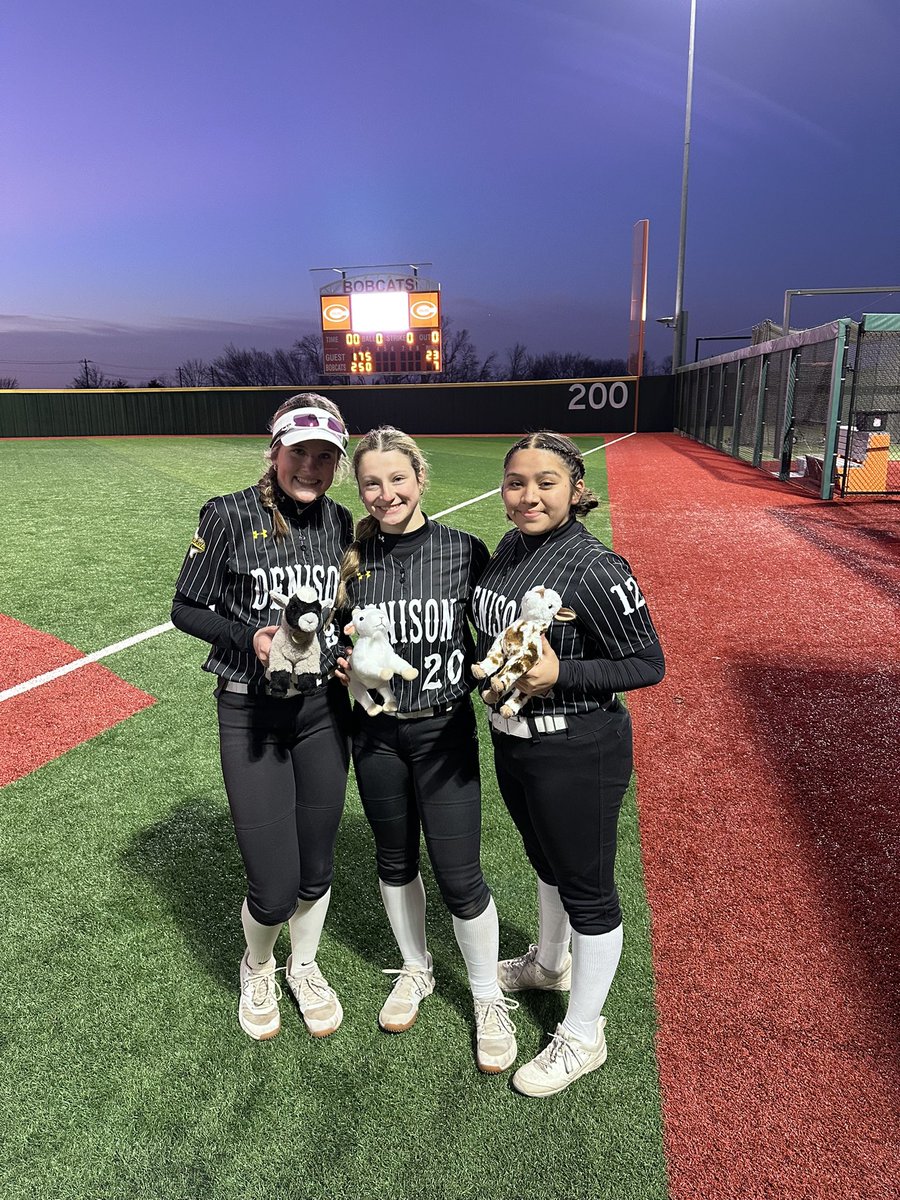 Denison Lady Jacket Softball tweet media