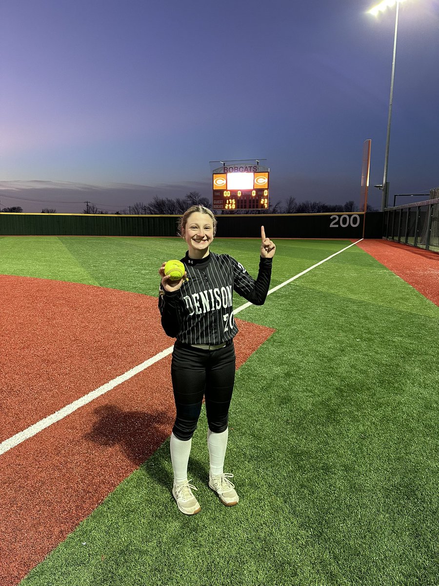 Denison Lady Jacket Softball tweet media