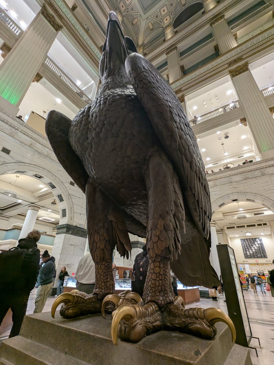 EquusSilvermane's tweet photo. Only a month until the large Eagle in the old Philadelphia #Wannamaker's building goes on hiatus due to Macy's closing.
Anyone in the area should stop by and rub something for good luck.
#MacroMonday https://t.co/5M8ZTbx6OF