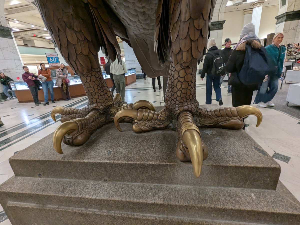 Only a month until the large Eagle in the old Philadelphia #Wannamaker's building goes on hiatus due to Macy's closing.

Anyone in the area should stop by and rub something for good luck. 

#MacroMonday