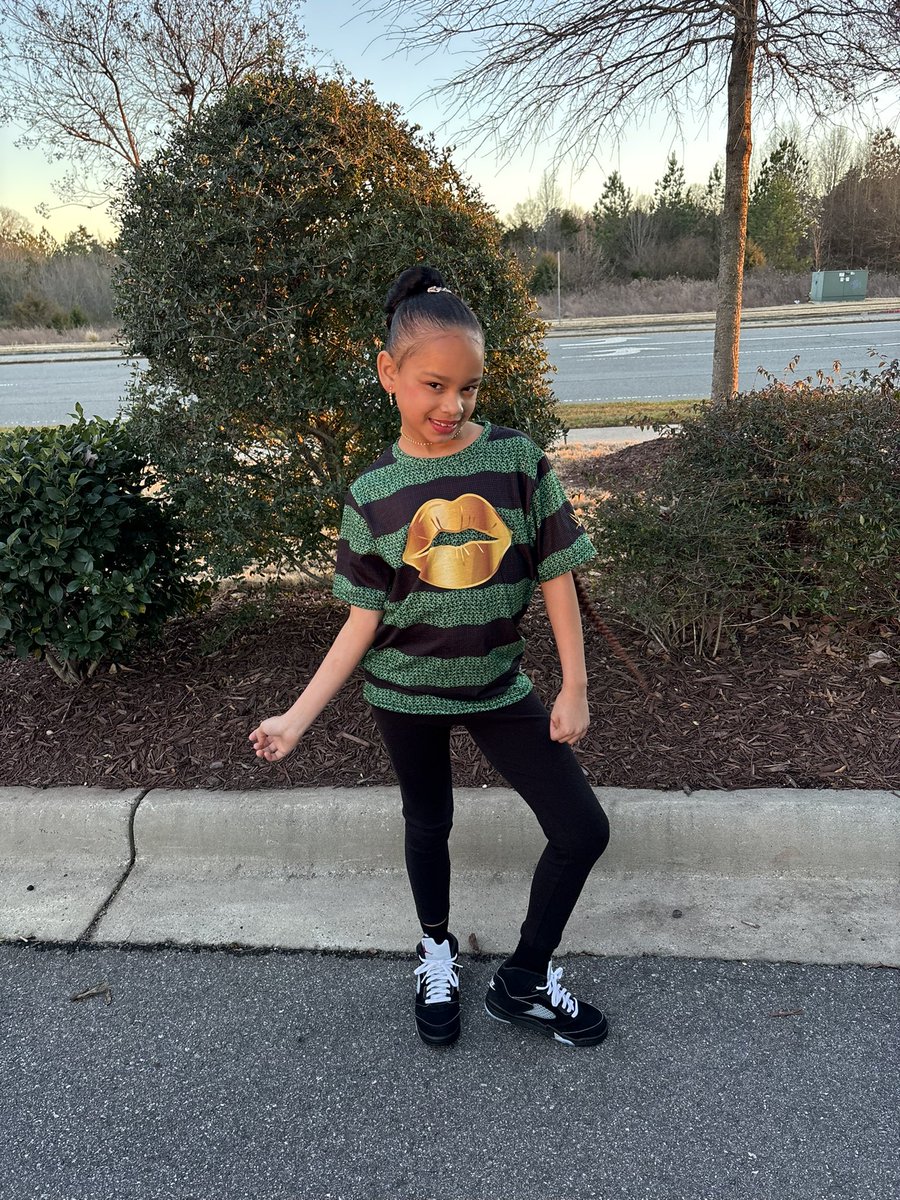 tamikaharley's tweet photo. Ready for MONDAY NIGHT RAW!! Date with her dad! She’s pumped!
@BiancaBelairWWE @WWE @netflix #spectrumarena https://t.co/20VHkQ67As