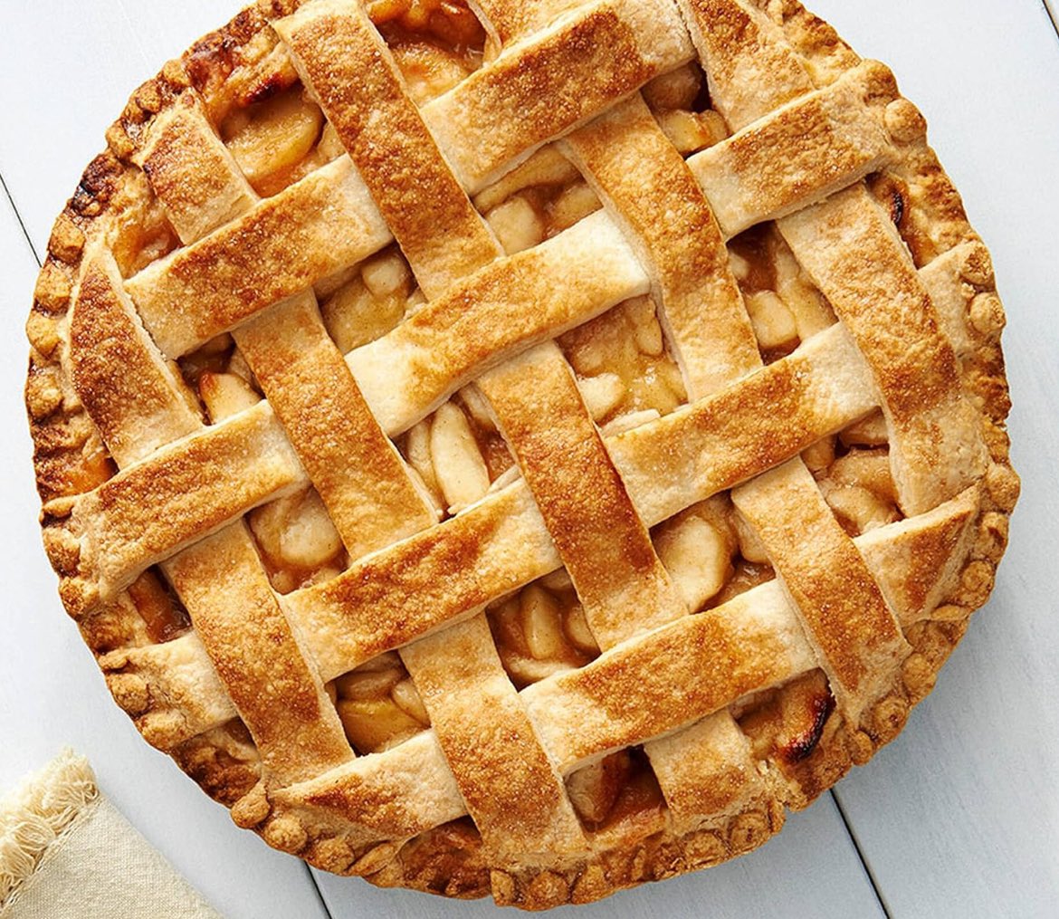 bostonsfavson's tweet photo. Seth Rollins dressed like someone’s pie at thanksgiving #WWERaw https://t.co/M4ZY0UBGJI