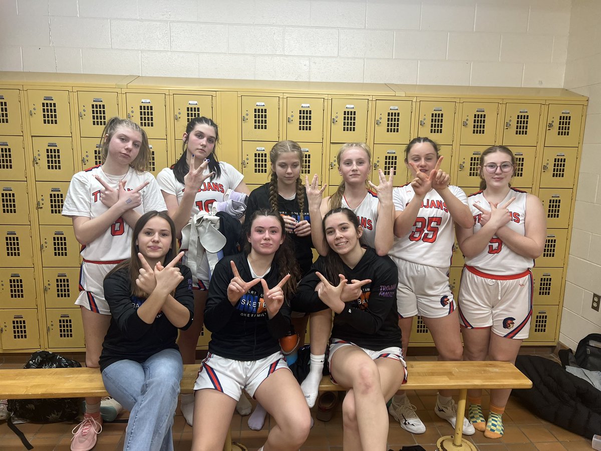 CLPSSuper's tweet image. Great team win over Ellsworth tonight, 52-27, to improve to 11-8!  WE &amp;gt; ME #GreatbyChoice!