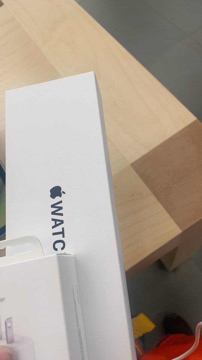 pixaldreamz's tweet photo. Bought myself a brand new Apple Watch! Been through so much stuff these past couple months and i deserve it. Happy Early Birthday to me 😇 https://t.co/srZVKtQxga