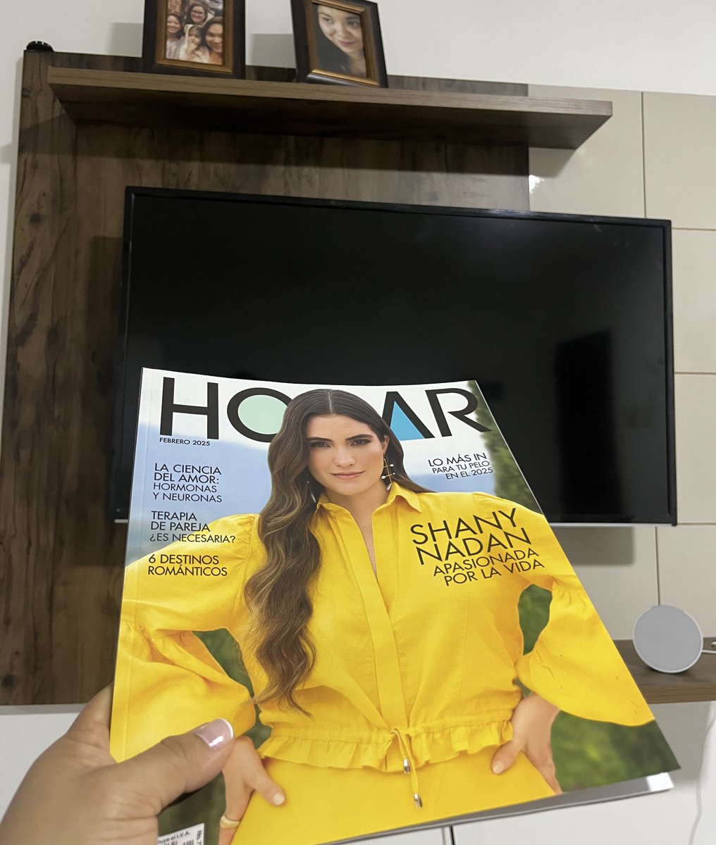 Cuando obligas a comprar la revista en físico (como en los viejos tiempos) solo por <a href="/ShanyNadanZ/">Shany Nadan</a> 🤭🫶🏻