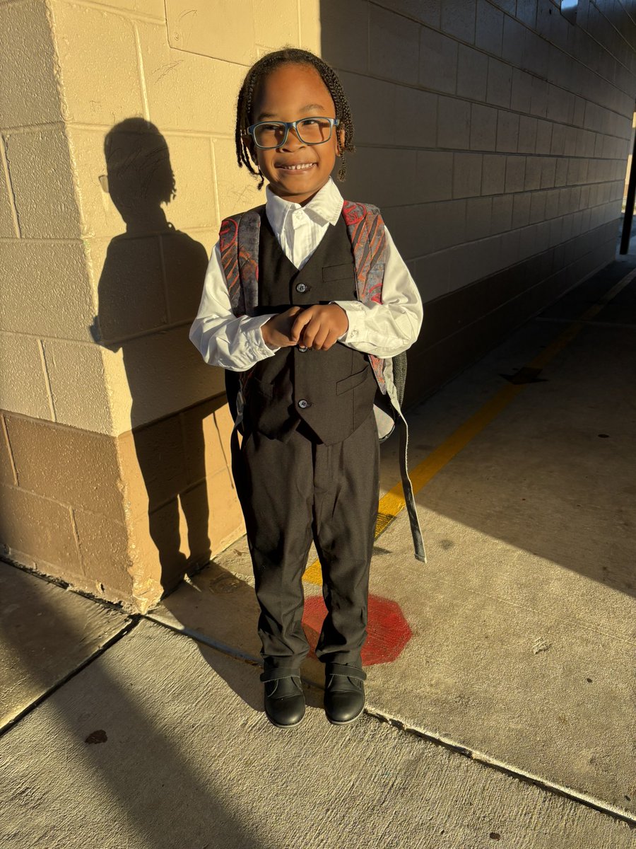 PotterEagles's tweet image. Black History Month Spirit Week kicked off with dressing in our Sunday Best.  Tomorrow is dress in your pride colors of Black, Yellow, Red or Green.  #buildinglearners #weloveyou @Community_Sch @HCPS_FACE @TransformHCPS @HillsboroughSch