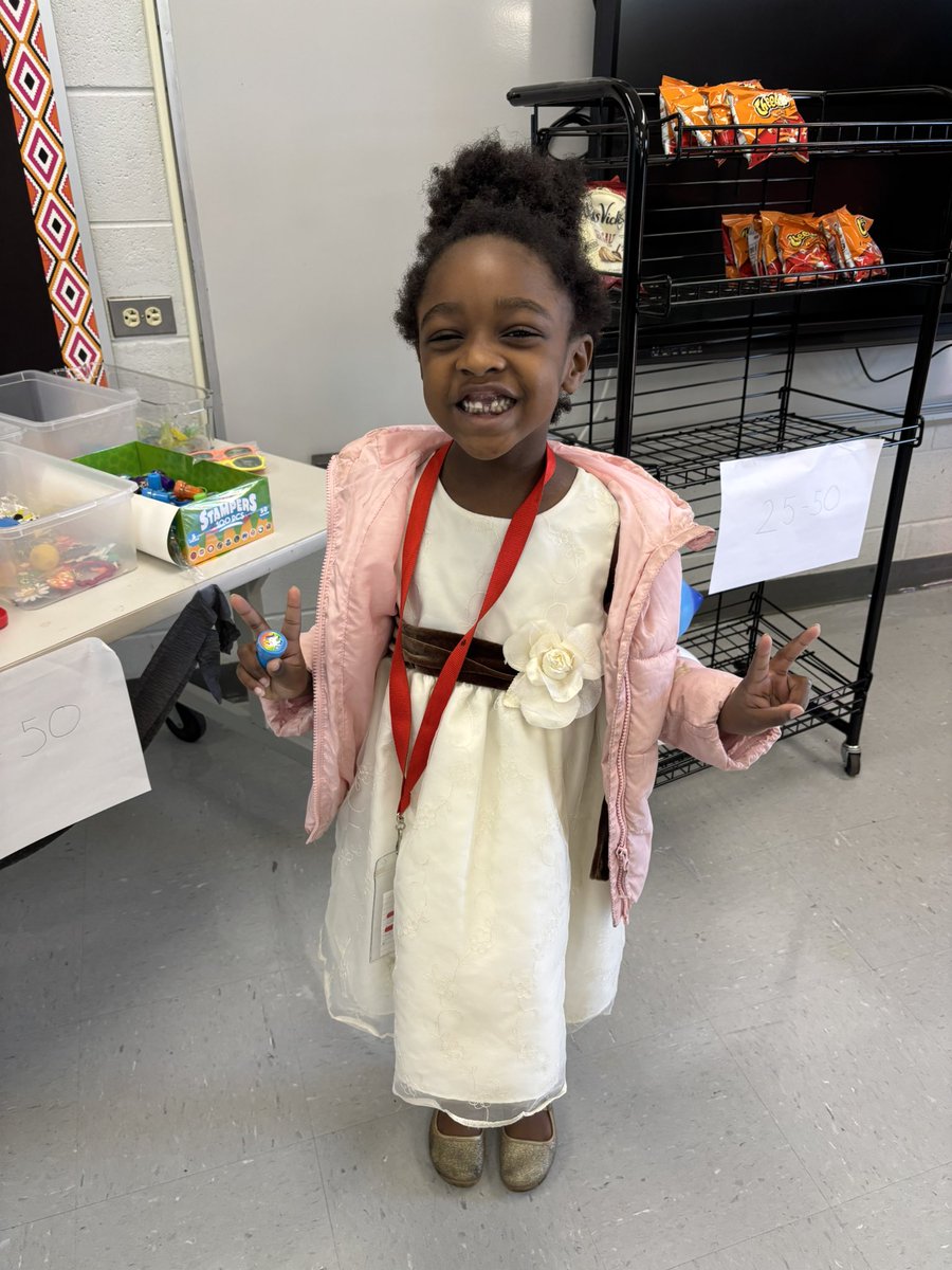 PotterEagles's tweet image. Black History Month Spirit Week kicked off with dressing in our Sunday Best.  Tomorrow is dress in your pride colors of Black, Yellow, Red or Green.  #buildinglearners #weloveyou @Community_Sch @HCPS_FACE @TransformHCPS @HillsboroughSch