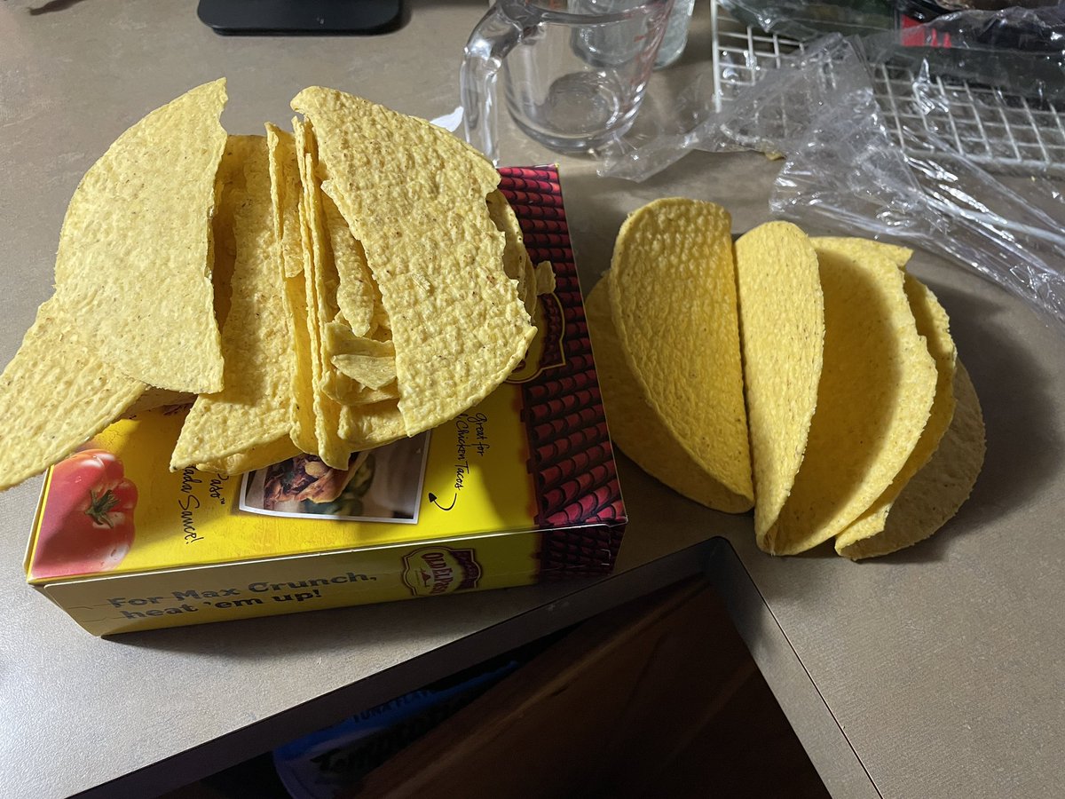JakeLeiby's tweet photo. @oldelpaso bought a box of the super stuffers, boxed looked fine, only 3 shells were useable. What a sad taco night https://t.co/x9knMo9xho