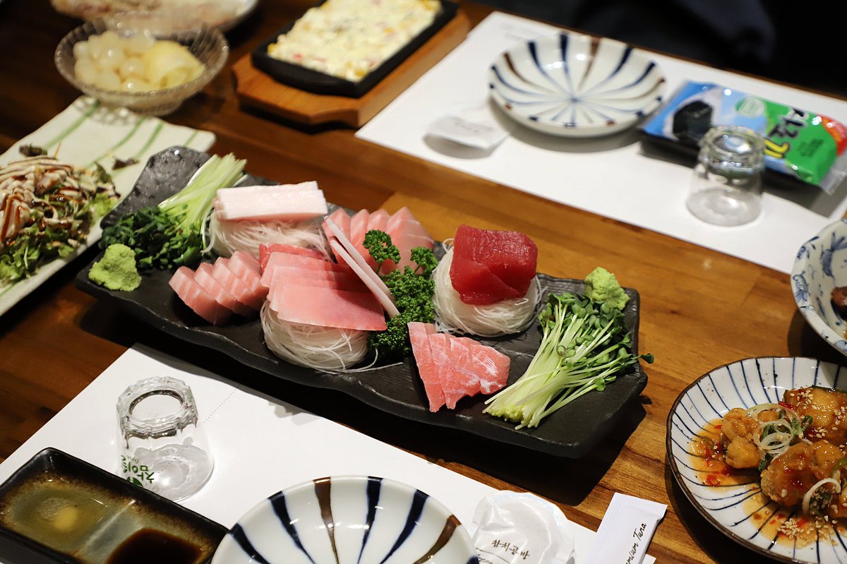 themukja1's tweet photo. 인사동 맛집 참치공방 종각 본점 참치 잘하는곳! (출처 : 더먹자 | 네이버 카페) https://t.co/S2c7lLSIC3 https://t.co/LLYHPL0dpp