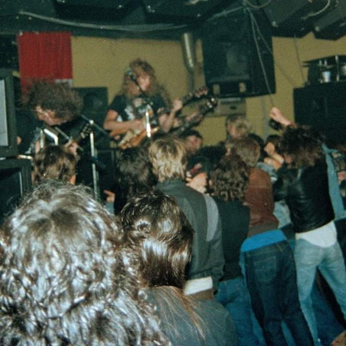 AcostaMzk's tweet photo. El 17 de febrero de 1984, 41 años atrás, MEGADETH debutaba en vivo.
El cuarteto que se presentó en el Ruthie's Inn #Berkeley  🇺🇸 estaba integrado por Dave Mustaine, Kerry King, Dave Ellefson y Lee Rausch. https://t.co/cUbaWHApij