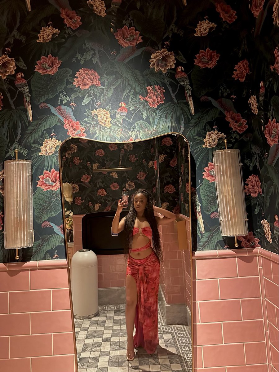 shontellyoga4U's tweet image. 02.17.25🎉My mini me hanging out in Miami with friends.

My Nia J. graduates🎓on 5/3/25 (full~academic scholarship) ~ debt 💸 FREE ~ from @ UFC ~ Political Science | Major &amp;amp; Legal Studies | Minor. 

Law School back home in Chicago 2026. 🎊
Yes 👏🏾 I’m proud MOM‼️