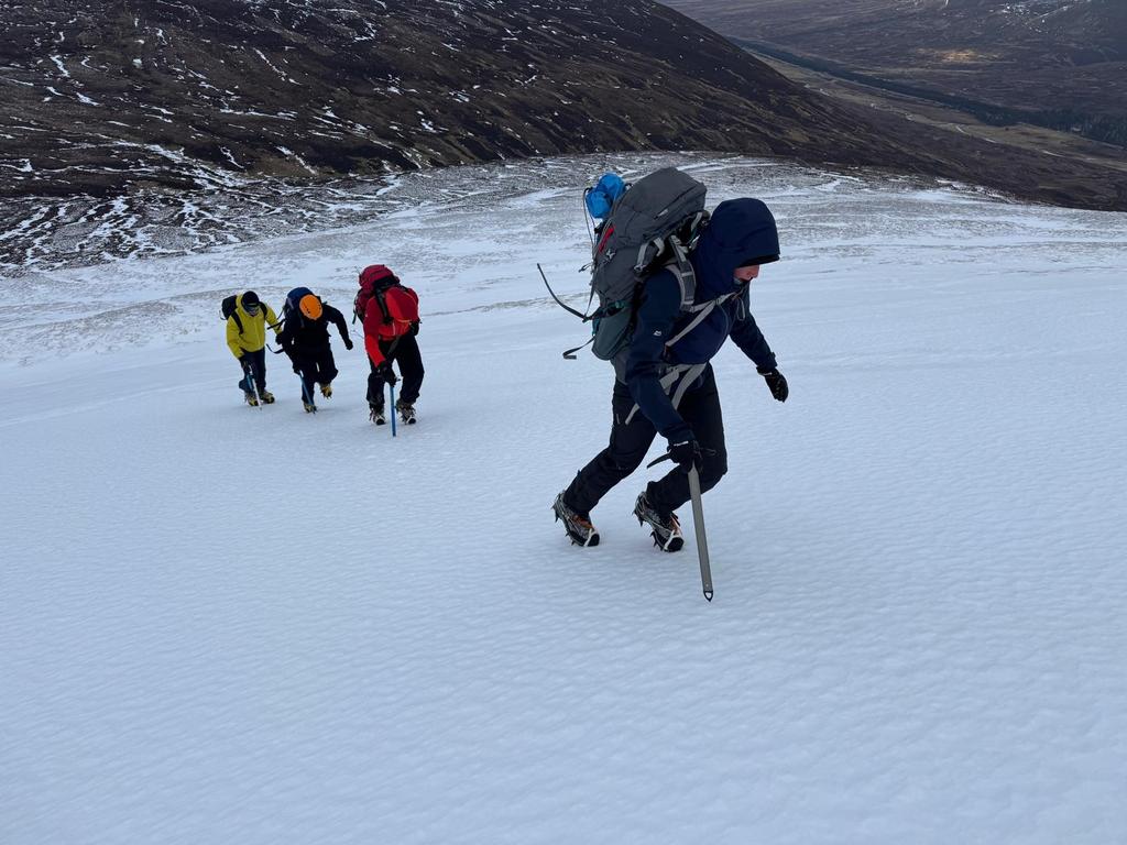 adventures_out's tweet image. Introduction to the Winter Mountain environment for @GKCollege Outdoor Adventure Learning students 🏔❄️ Strong resilience by the Team in some cold temps! 🥶 💪 #WinterSkills ##ThinkWinter #OutlookAdventures