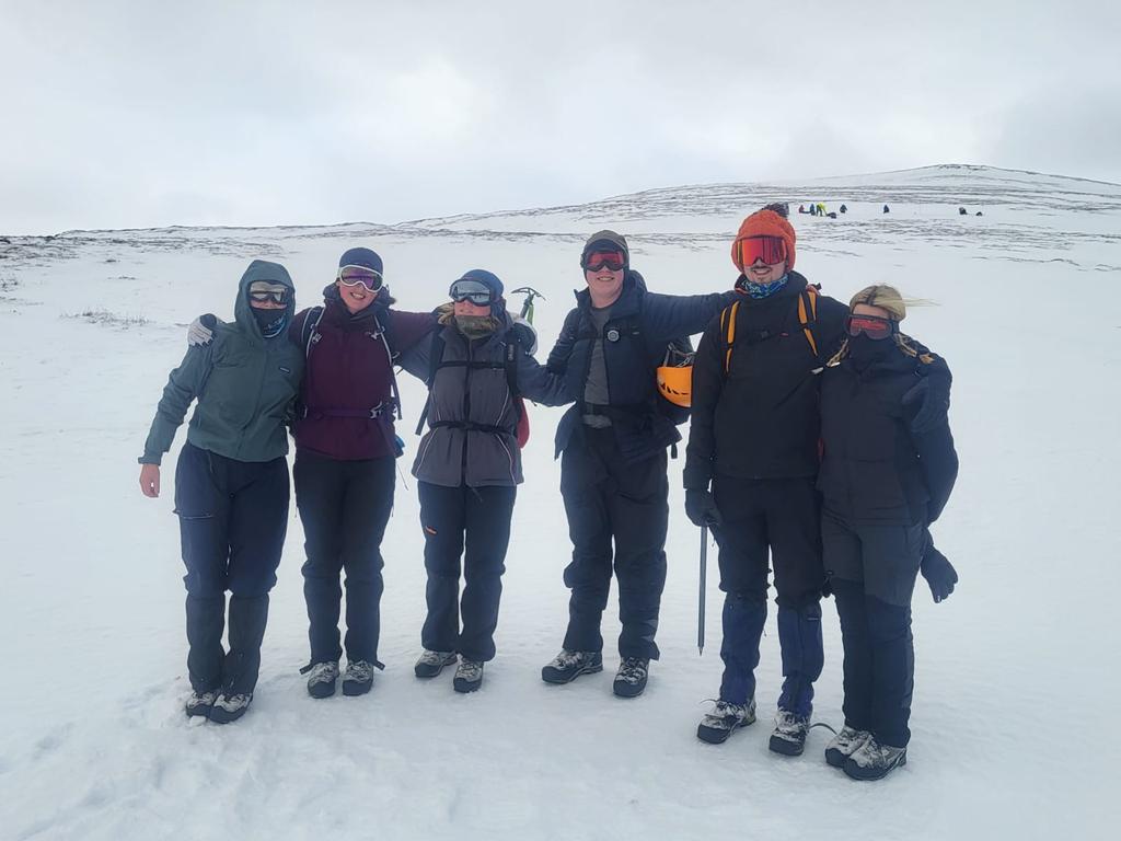 adventures_out's tweet image. Introduction to the Winter Mountain environment for @GKCollege Outdoor Adventure Learning students 🏔❄️ Strong resilience by the Team in some cold temps! 🥶 💪 #WinterSkills ##ThinkWinter #OutlookAdventures