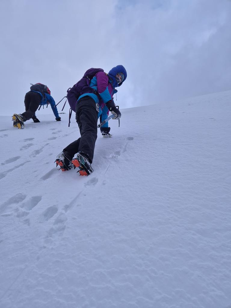 adventures_out's tweet image. Introduction to the Winter Mountain environment for @GKCollege Outdoor Adventure Learning students 🏔❄️ Strong resilience by the Team in some cold temps! 🥶 💪 #WinterSkills ##ThinkWinter #OutlookAdventures