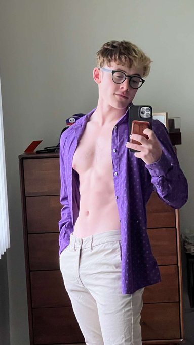 1 pic. Purple https://t.co/IudUh4y7FH