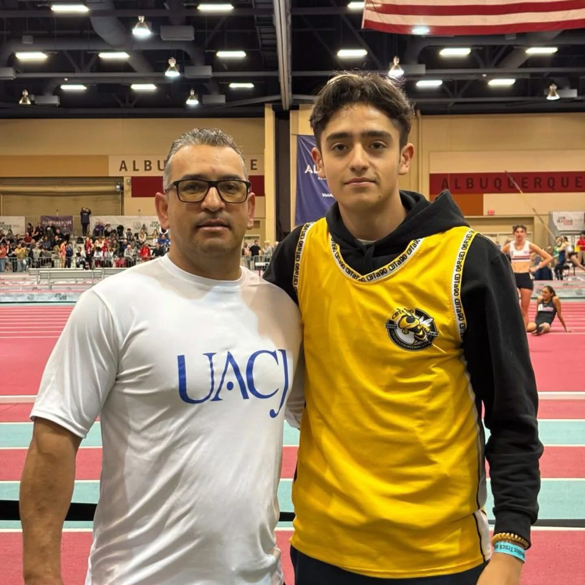 CBTa90Periodism's tweet photo. 🏅 CBTa 90 en el Don Kirby Elite Invitational 2025

El alumno Arturo Carrasco representó al CBTa 90 en Albuquerque, Nuevo México, logrando 1.93m en salto de altura, quedando en séptimo lugar frente a atletas de grandes universidades
📷: 
✏️: Víctor Rodelas https://t.co/zrsJjAUmia