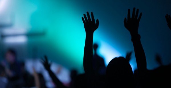 LostMyHats's tweet image. I made some folks mad yesterday with my post about churches that turn the lights down to worship, or as I call it, “Dracula Religion.” 

Where, when, and by whom did this practice develop? 🧵