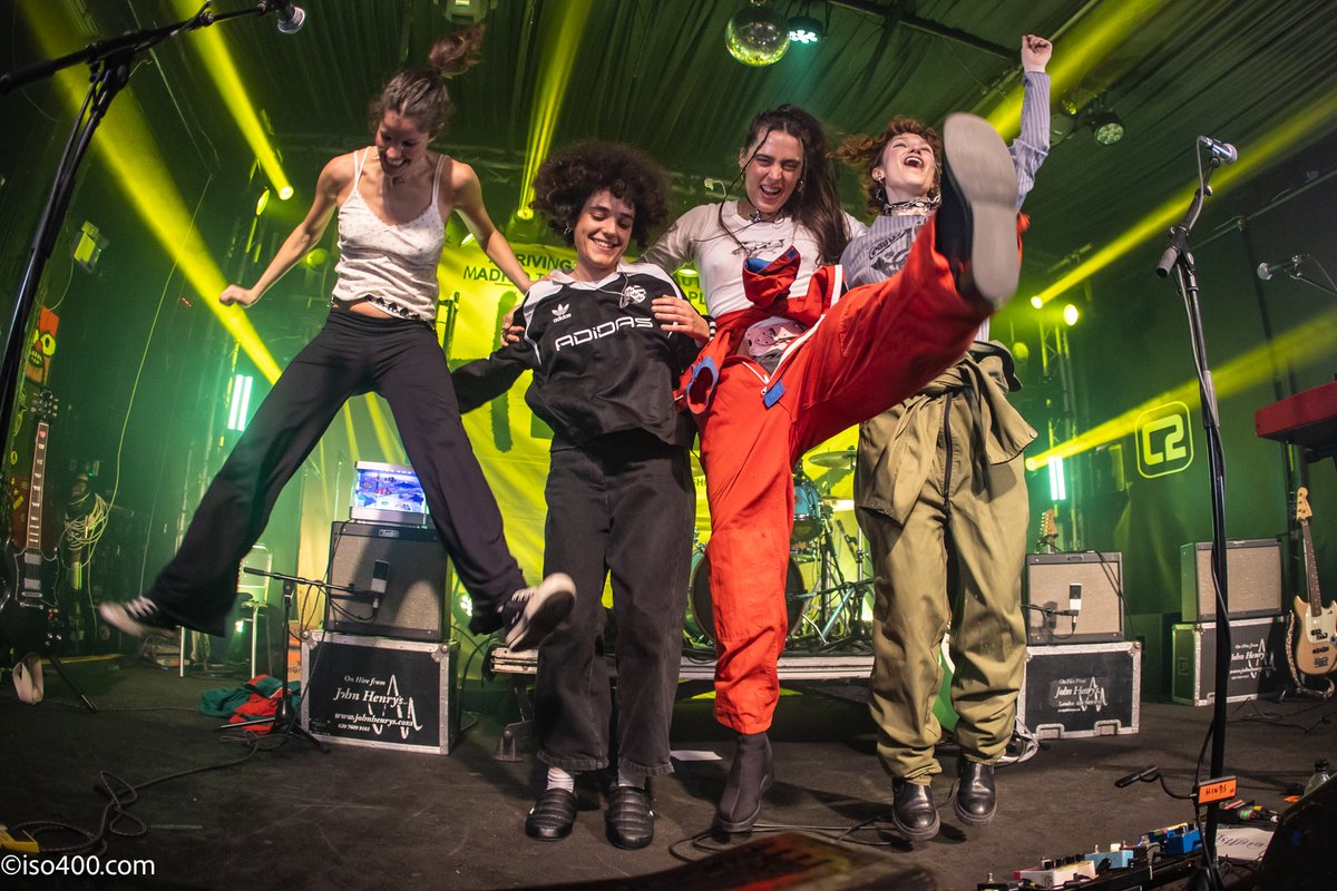Well this eve I spent time with Hinds at the Brighton Concorde2, and think i've just seen my gig of the year.... going to take some beating.... come back soon <a href="/hindsband/">hind𝓼 ☻</a> <a href="/concorde_2/">Concorde2</a>