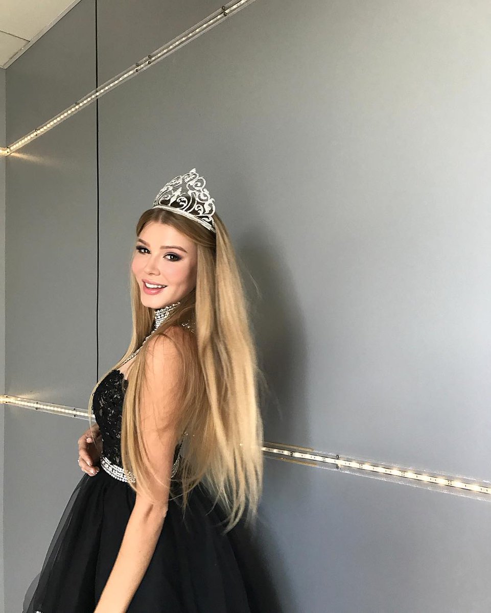 🌹✨ Deep down in every woman's heart, she longs to be a princess, enjoying that sweet fantasy of being pampered and cherished, pursuing romance and beauty, and looking forward to shining her own light on the stage of life. #princess dream #romance #confidence #good life 🌟👑