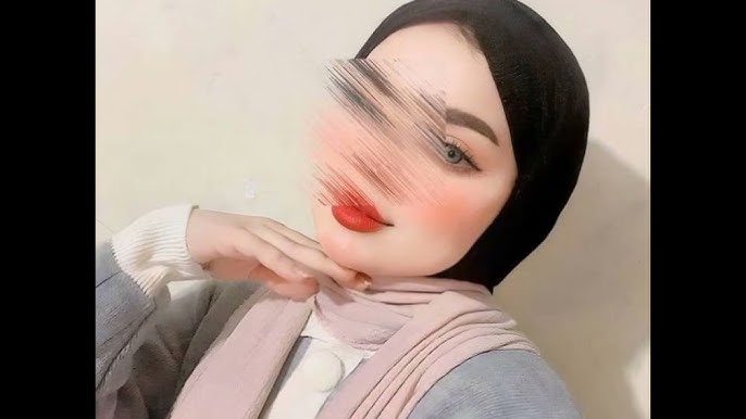 ما دُمتُ أشعرُ في هَواكَ يُحيطُ بي، سأنامُ ليلي والسُرورُ مُعانقي