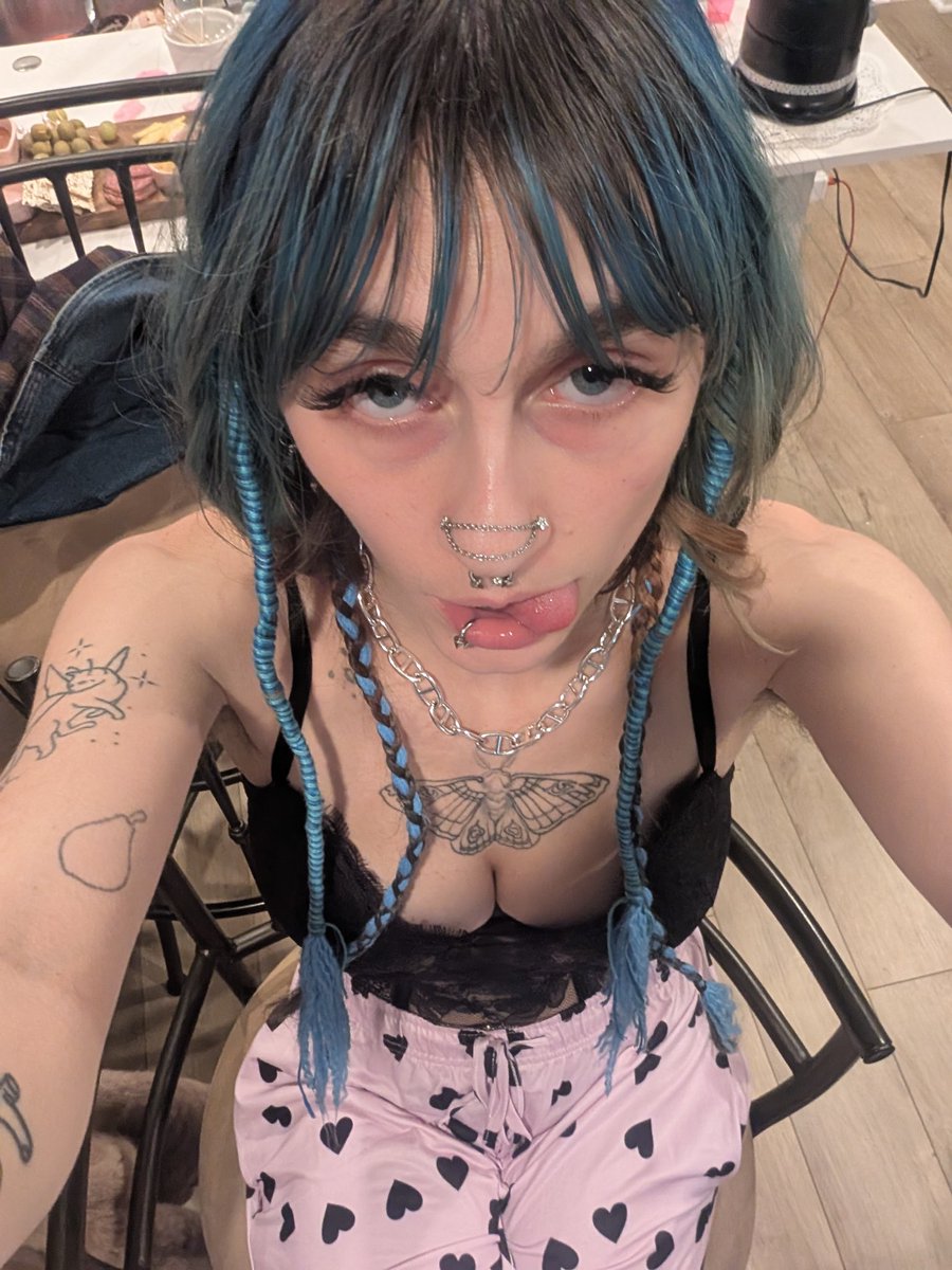 bigcigmomma's tweet photo. No one asked me to be their president today :( https://t.co/MWGP0J8p2D