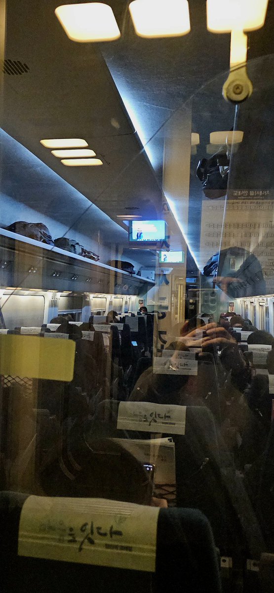 bottomlineplay's tweet image. 사이다와 삶은 계란은 없지만
기차가 주는 설렘을 만끽한다.

#광주가는중