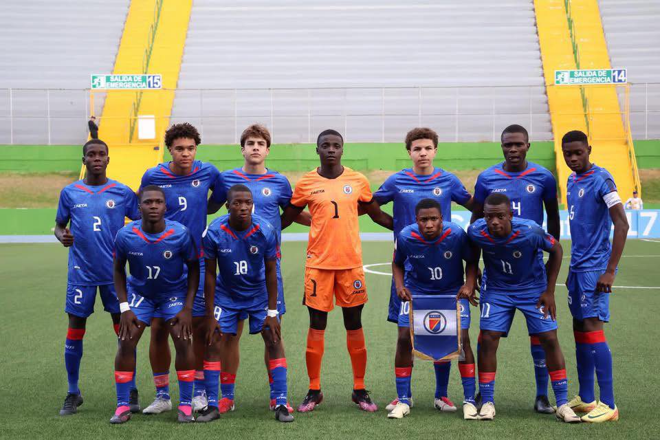 Pa bliye Ayiti🇭🇹se sèl peyi nan karayib la ki kalifye pou Mondyal U17 nan peyi Kata 🇶🇦
Malgre spò pa ekziste nan peyi nou an🤦🏽chapo ba pou 2 coach yo avec timoun yo🙏🏼