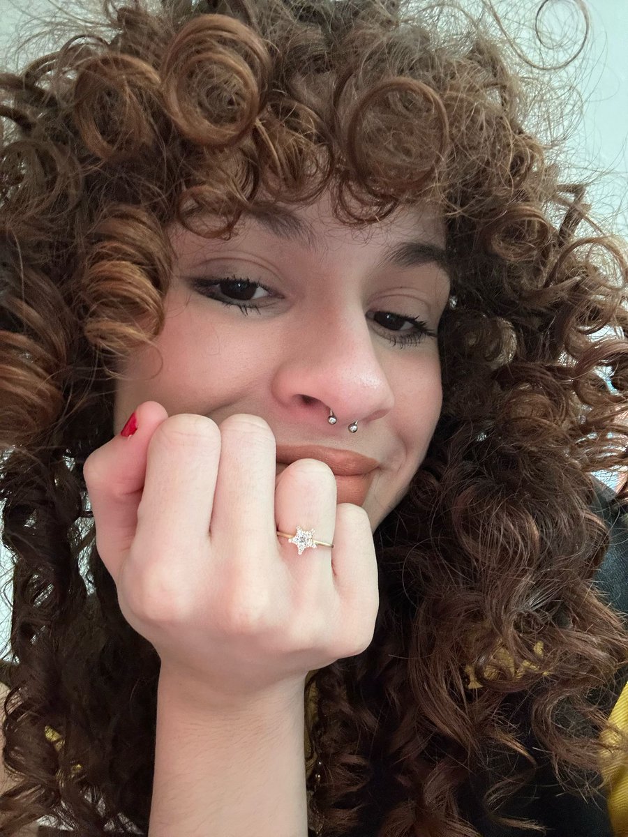 morestaar's tweet image. ella está super feliz y enamorada, cuando es mi turno?