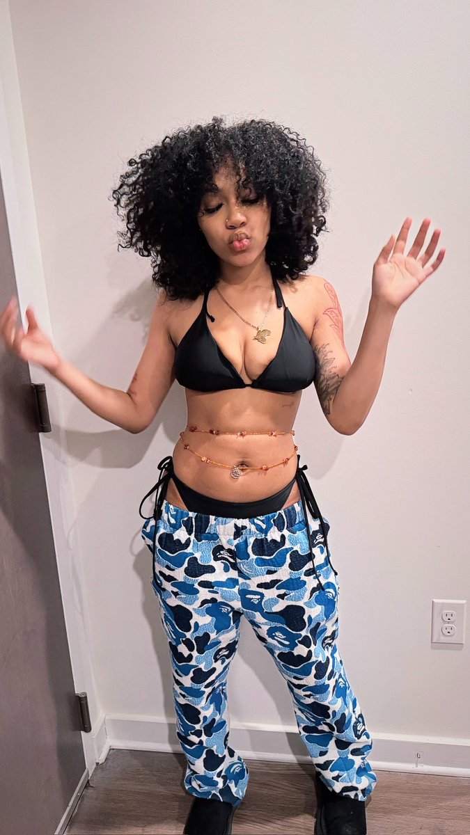 freakfromfinsta tweet media