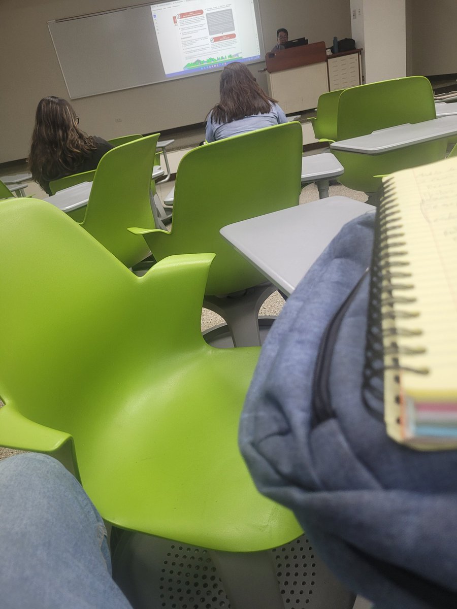 CARLE0809's tweet photo. Que aburrida la política banda, saludos desde el noveno semestre en la mañana y en las noches en el sexto xd ? (diseño ) es una kk https://t.co/KyUyhGRajl