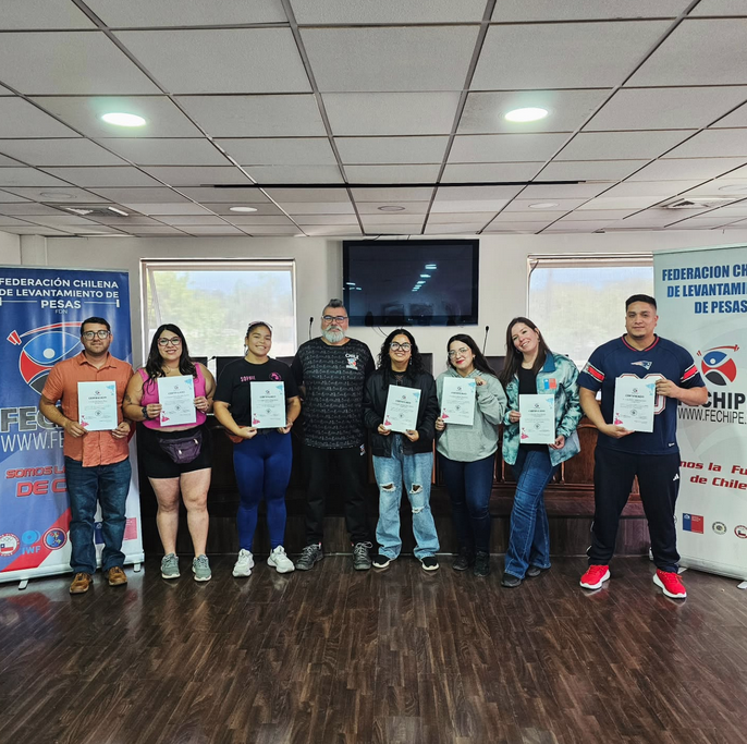 fechipe_chile's tweet photo. CURSO JUEZ NACIONAL 🏳🚩

Este fin de semana se realizo el Curso de Juez Nacional, en el Centro de Entrenamiento Olimpico.

El cual fue dictado por el juez Internacional Mario Faundez S, 

Felicitamos a todos los participantes.

#somoslafuerzadechile #fechipe https://t.co/nYiF1ENvMm
