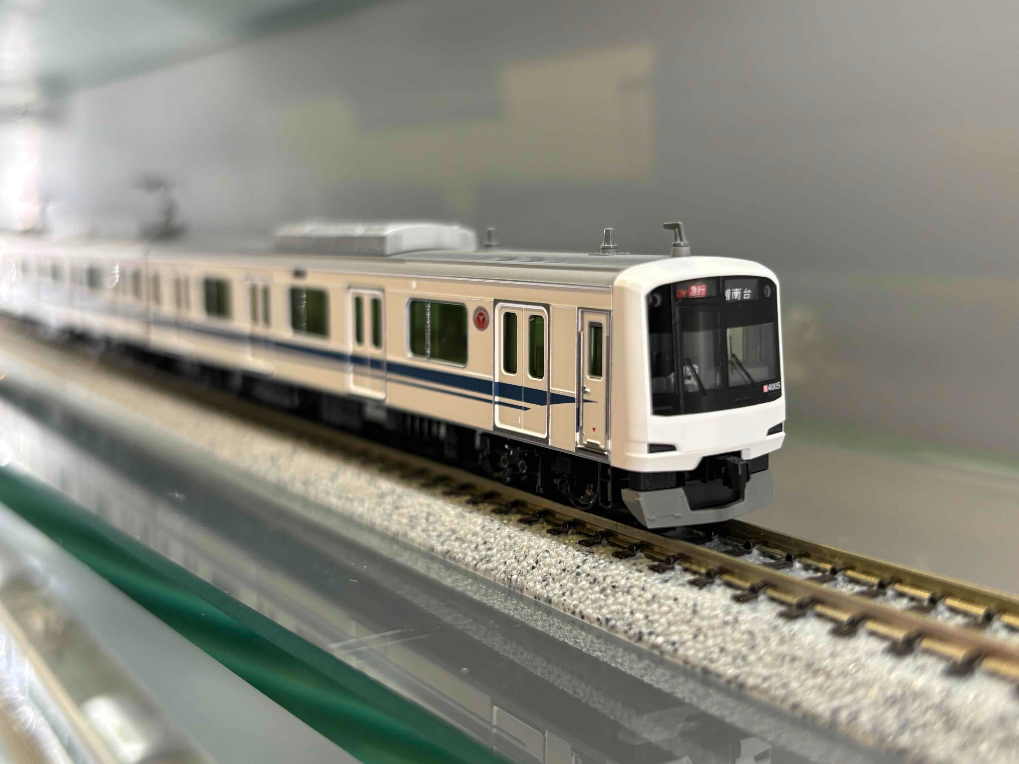 KATO 東急電鉄5050系4000番台〈新幹線ラッピングトレイン〉の